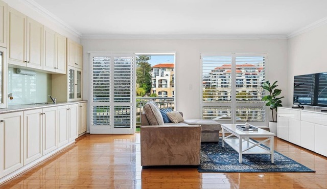 East Perth Luxury Waterfront Retreat