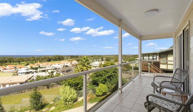 Eastern Views Beach House | Spacious Family Escape