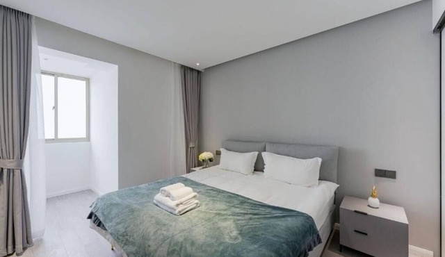 Easternhub- Modern Light Luxurious Three-bedroom Apartment Lazy Afternoon