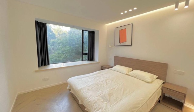 Easternhub- Shanghai Jing'an Temple, Sunny Capital, Deluxe 3-BR Apartment