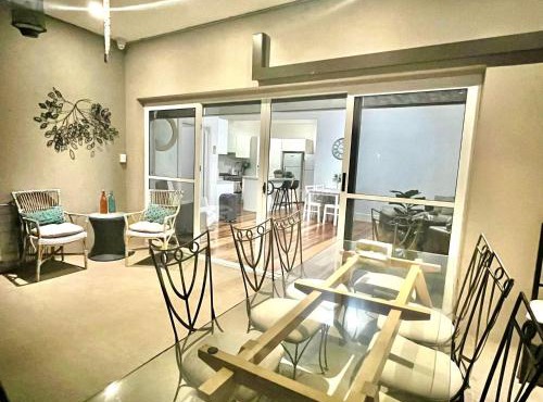 Easy Beach Stay Large Room Near Beach and Airport