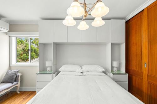 Elegant 1-Bed with Study by Balmain Wharf