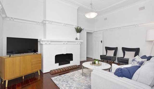 Elegant Art Semi Detached 2-Bed Home