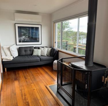 Elevated 3BR, ocean views, pool table, Pirates Bay