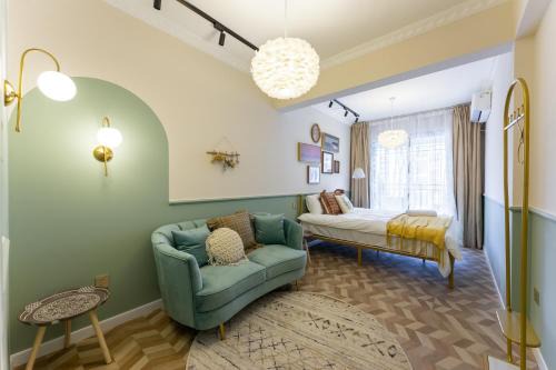 Enshi Railway Station - Daughter City - Enshi Cultural Square - Tusi City - Hubei University for Nationalities - Xujiaping Airport - 3-bedroom