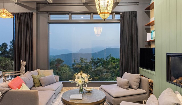 Epic Views, Cozy Vibes at Belvedere Summer House