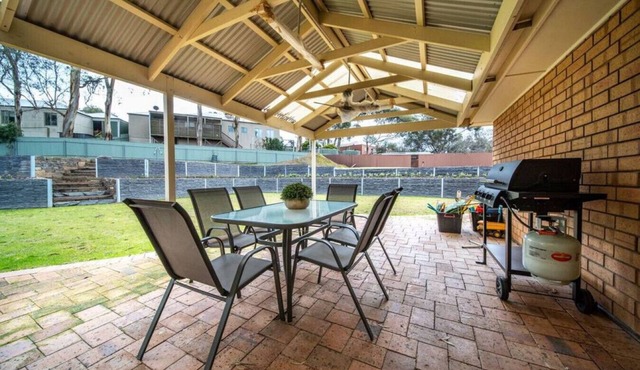 Escape to Adelaide Hills—Spacious Country Stay