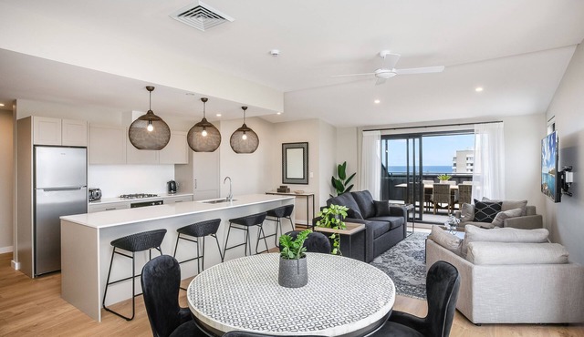 Executive 2 bedroom 2 bath apartment - expansive water/district views Manly