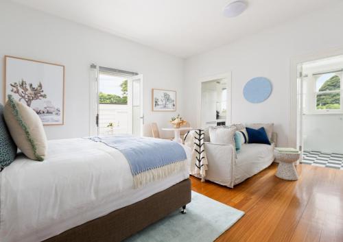 Executive Studio With Patio Near Trains