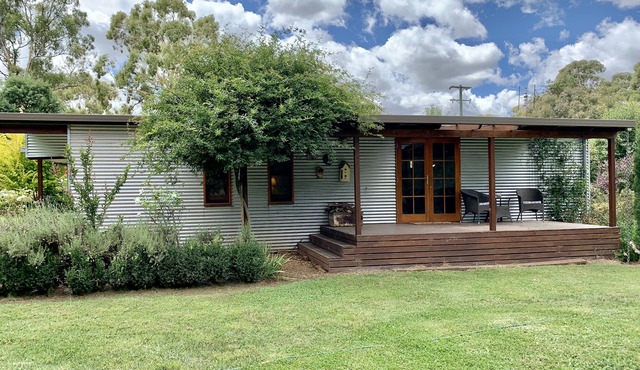 Exquisite Country Cottage in Private Rural Setting.