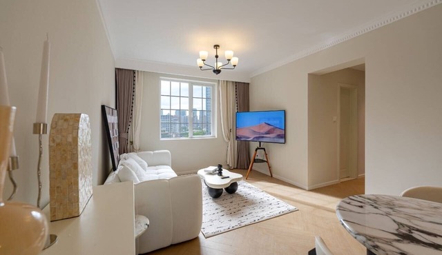 Fabulous 3-bedroom apartment close to Riyueguang Shopping Area