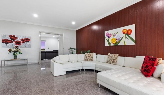 Families & Groups Friendly, Close to Airport