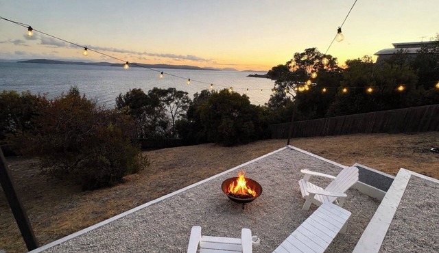 Family friendly beachfront home located between Hobart and Port Arthur