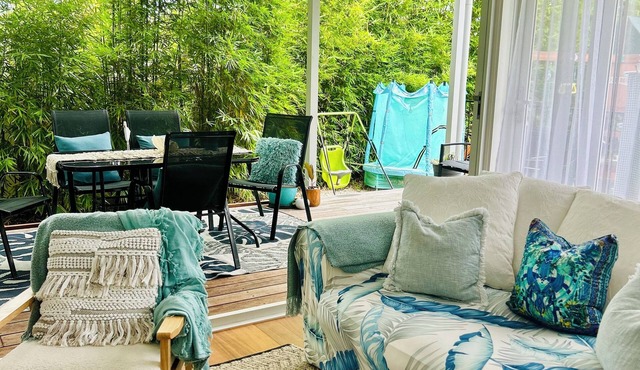 Family & Pet Friendly. LATE CHECKOUT SUNDAY (avail on request) 1 N stays midweek