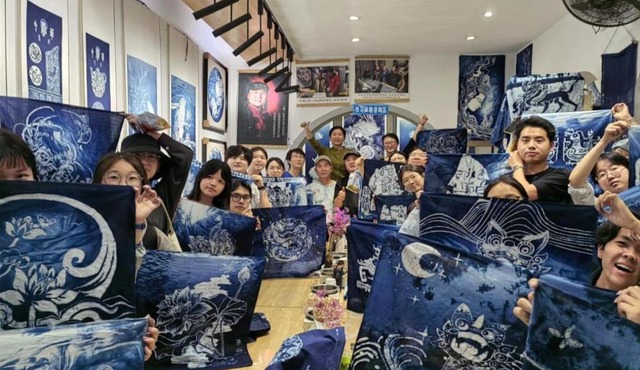 Feng Huang Riverside Courtyard Guesthouse-Butler Service-Paid ethnic minority batik clothing experience center,professional travel photography, fishing, hiking