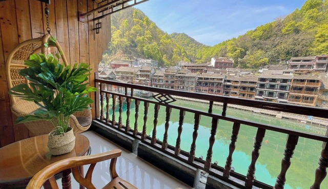 Fenghuang Oldtown Fuyuan Riverside Hotel