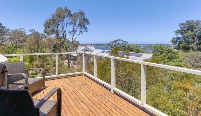 Foreshore | Spacious Metung Escape