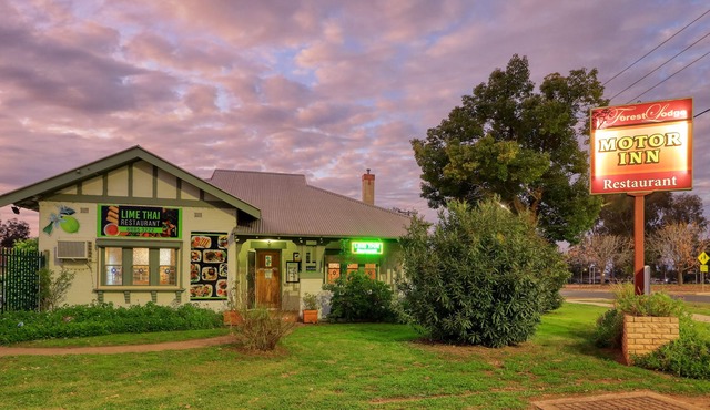 Forest Lodge Motor Inn & Restaurant