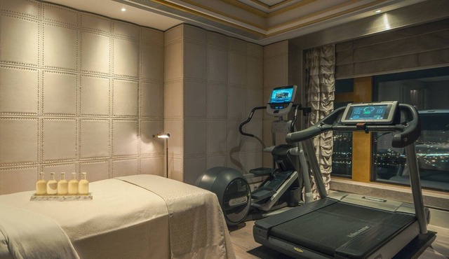 Four Seasons Hotel Hong Kong