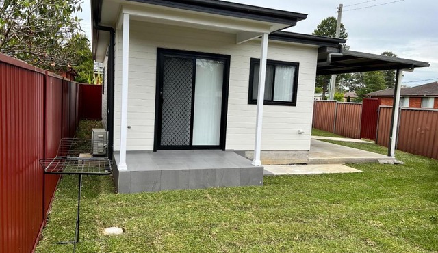 Fragrant Home-68A Brand New 2 rooms House with beautiful private garden and entrance,5G wifi