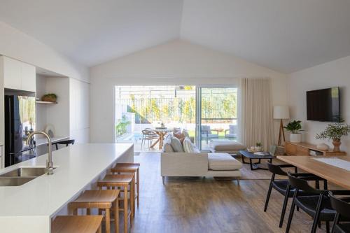 Free night! Pay for 2 stay for 3