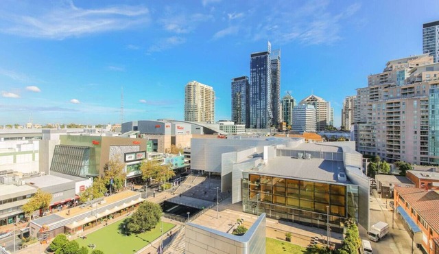 free parking great location 2 bds apt chatswood