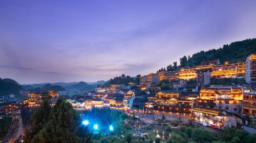Furong Town Huazhu Yinhe Mountain Villa Inn