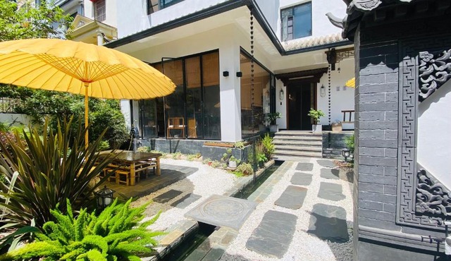 Fuxian Lake Qishe B&B