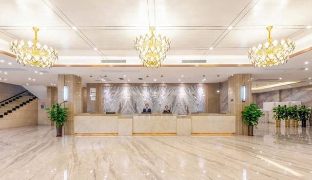 Garden Holiday Hotel (Guilin Liangjiang Sihu University of Technology)