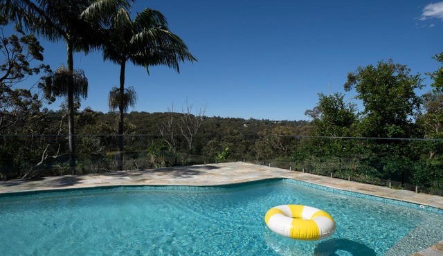 Garigal Retreat with Pool access and EV Station