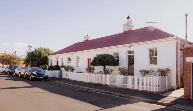 Georgian built Battery Point cottage