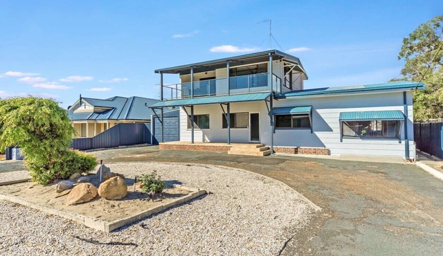 Giggles Beach House in Silver Sands