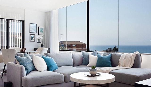 Glamarama is a stunning 2-bed apartment with Tama Beach views!