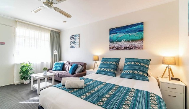 Glenelg Central Studio Aqua