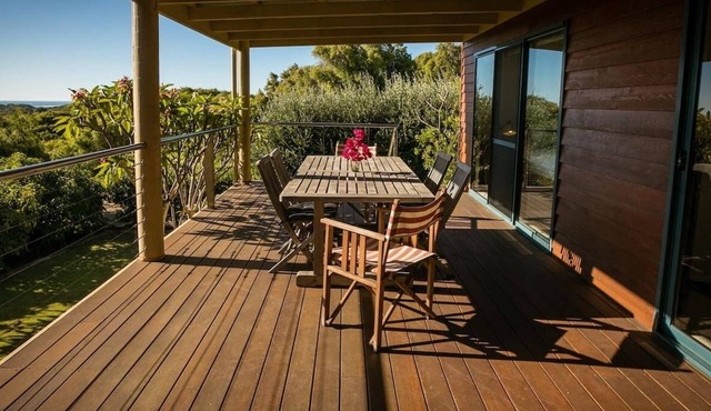 Gnarabup Views is a casual, cozy home and only a short walk to the beaches