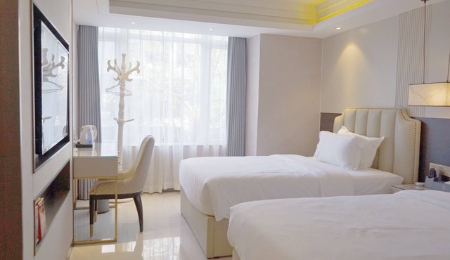 Golden Valley One Hotel Sports Center