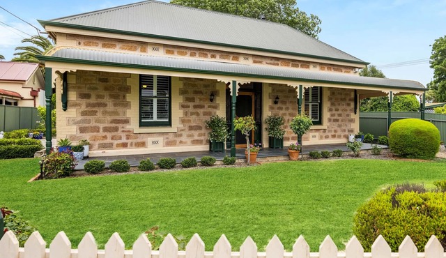 "GraciaDeDios" Beautifully renovated 1910 Cottage