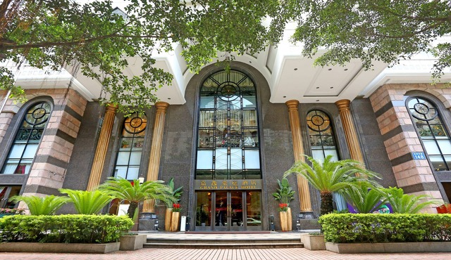 Grand Palace Hotel