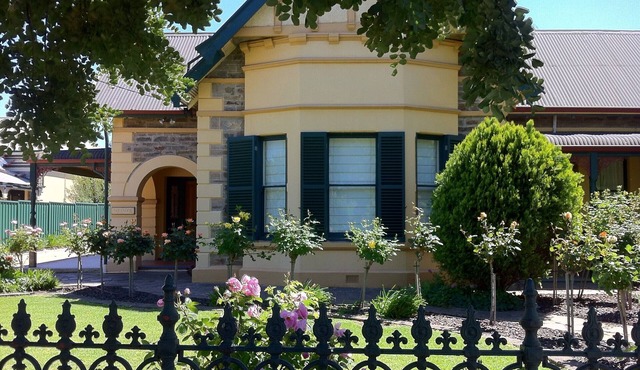 Great location to local restaurants and cellar doors.