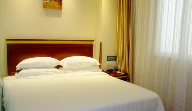 GreenTree Inn Shandong Qingdao Development District SDUST Express Hotel