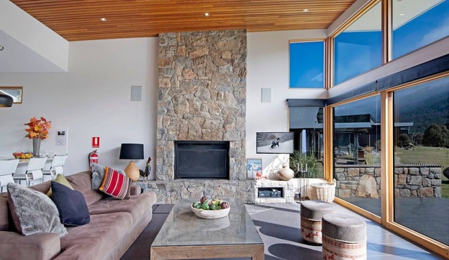 Grey Mare Chalet - Exceptional Crackenback Getaway