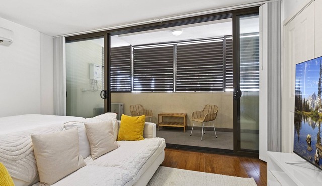 Ground Floor One-Bed with Courtyard Access