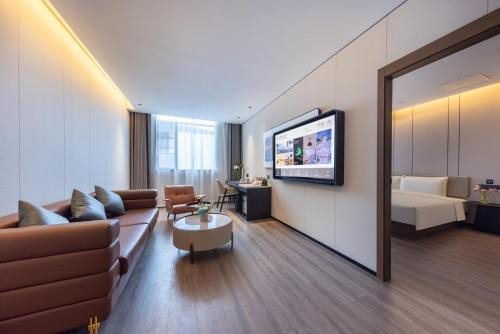 Guangzhou Panyu Chimelong Wanbo centre Atour X Hotel - Free Shuttle Bus to Conton Fair Conplex during 1st 2nd Phase & Coffee Togo & Laundry and Drying services & Midnight Snack