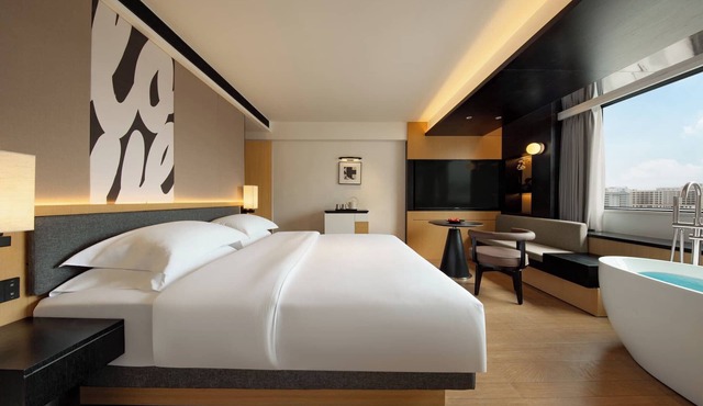 HaiNan Luxurious Sea View & Art Hotel