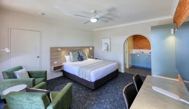 Hamilton Henry Parkes Motor Inn