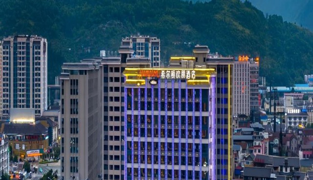 Hampton by Hilton Zhangjiajie Tianmen Mountain -Situated opposite the Tianmen Mountain Cable Car Station -Provide free airport shuttle service - English-speaking customer service