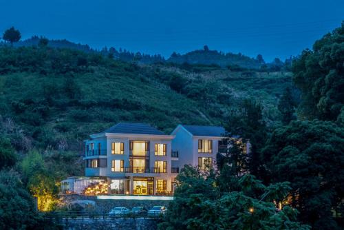 Hangzhou View Lake and Mountain Boutique Guesthouse