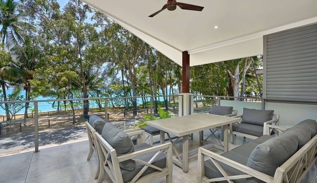 Havannah Beachfront Holiday House with Heated Pool