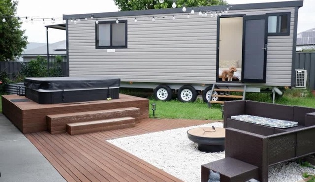 Havenly Stay A Tiny Home Central Location with Firepit & Spa