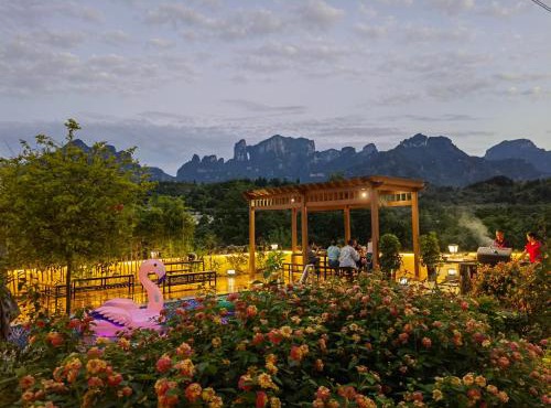 Heaven's Gate Home Stay -Free pick up service-Free laundry service-Panoramic view of Tianmen Mountain